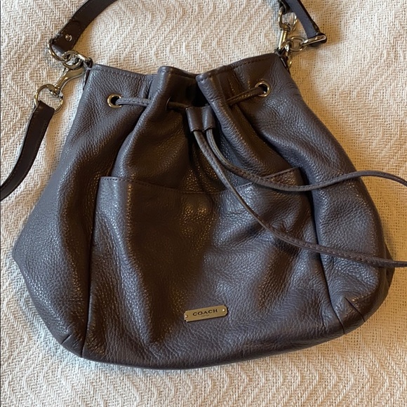 Beautiful cinch Coach purse! - Picture 3 of 11